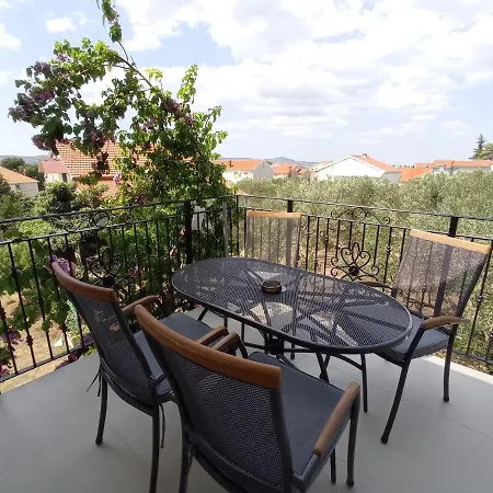 Vodopija 300m To The * スベティ・フィリップ・イ・ヤコブ