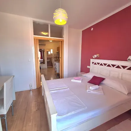 Vodopija 300m To The アパート